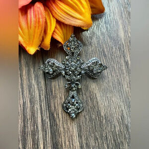🦋B2G1🦋Black Rhinestone Cross Brooch Pin